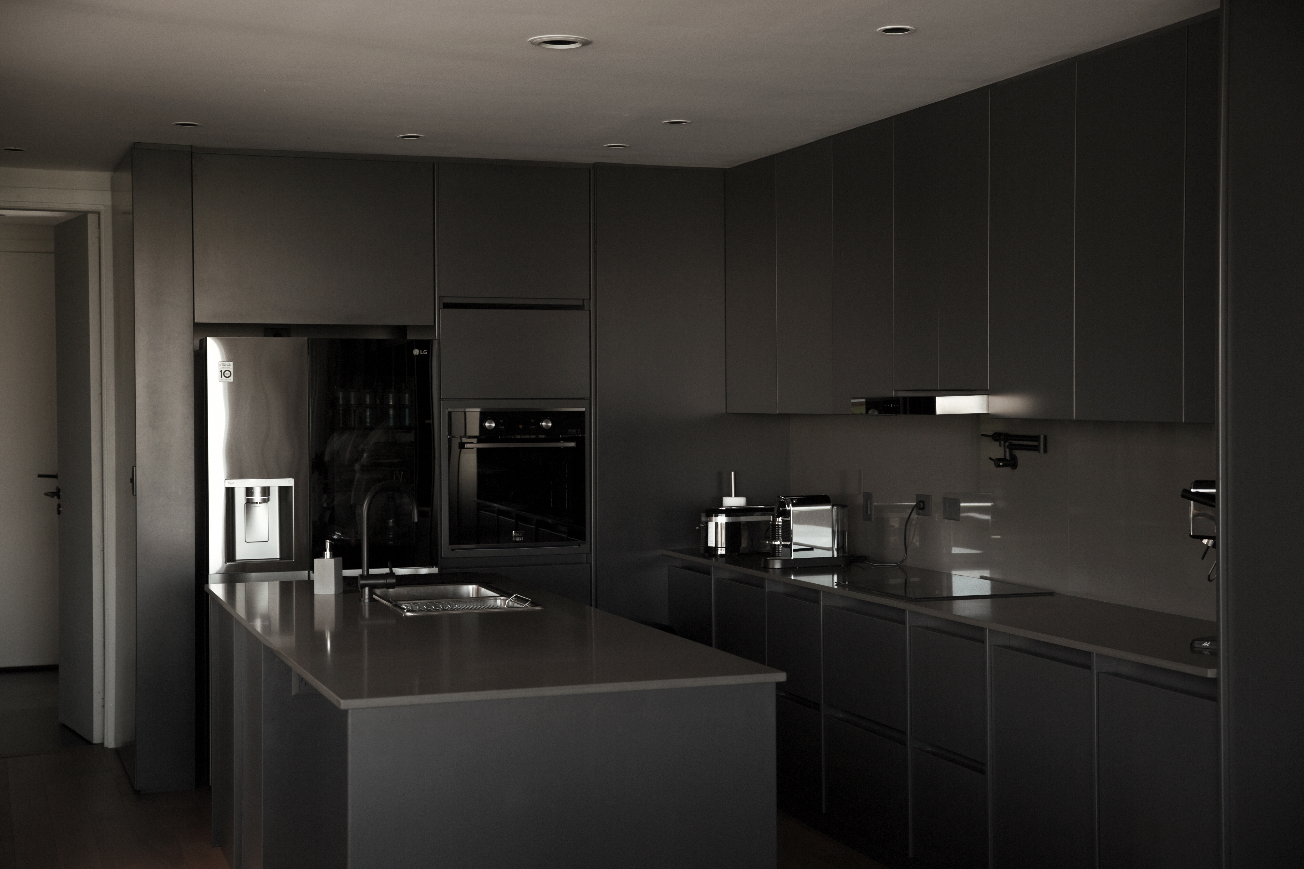 Materialidad hormigón madera y vidrio en casa Costas