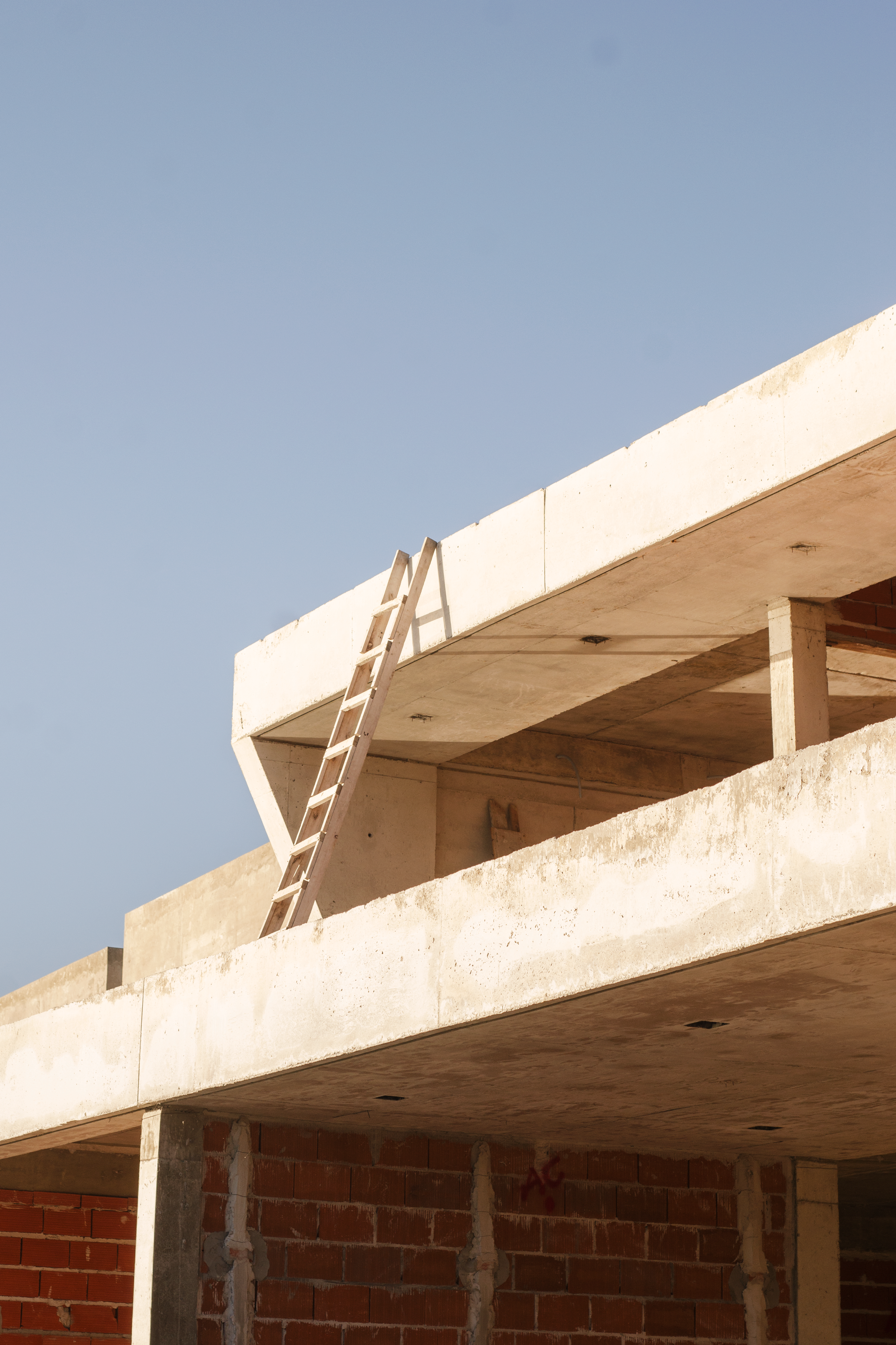 Detalle materialidad piedra y madera casa Islas